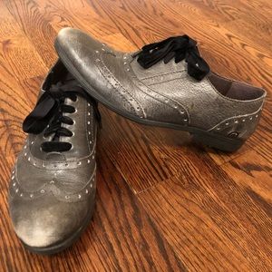 BORN Gray Leather Oxfords with Black Laces